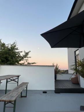 Relaxing town house with parking & roof terrace